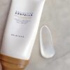 Легкий солнцезащитный крем с центеллой SKIN1004 Madagascar Centella Air-fit Light SPF30PA++++ — изображение 2