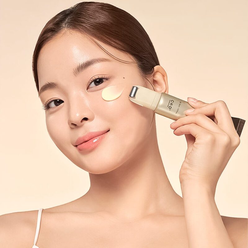Омолаживающий крем для век с роликовым массажёром CKD Retinal 5X Guasha Eye Cream — изображение 3